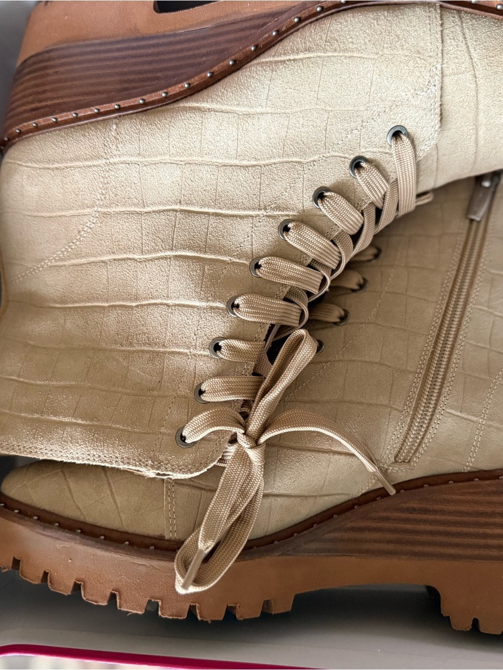 🍁NEVER WORN :Vince Camuto Taupe Croc-Embossed Lace-Up Platform Ankle Boots - Picture 4 of 6